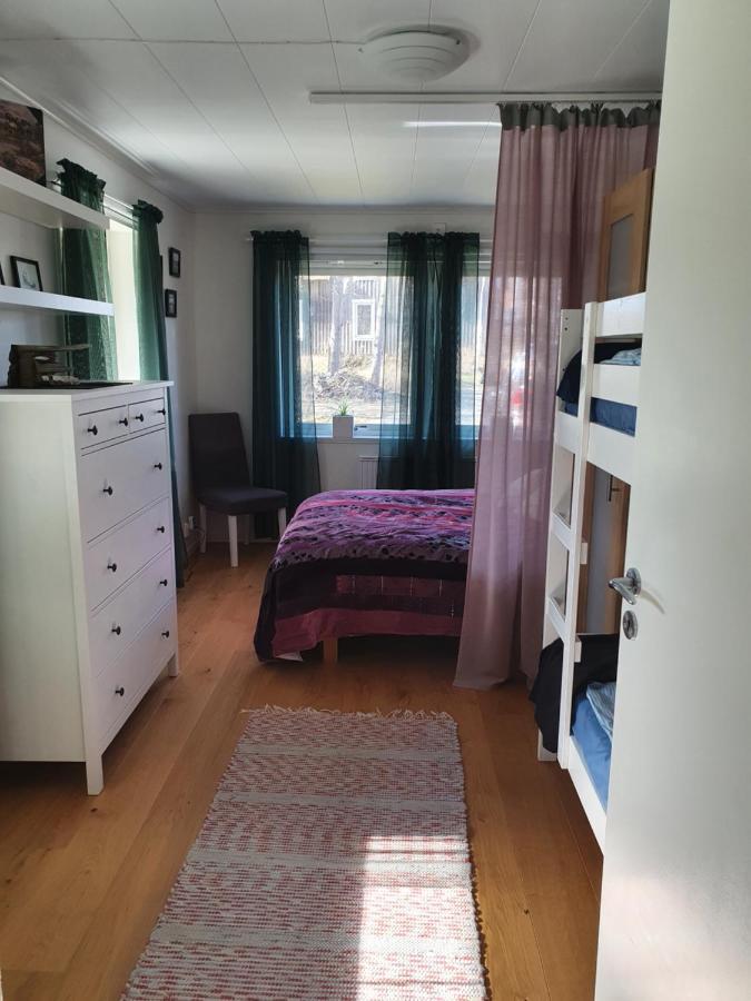 Skaergardsidyll Pa Bjoerkoe Med Gangavstand Till Havet Skarvik Exterior photo