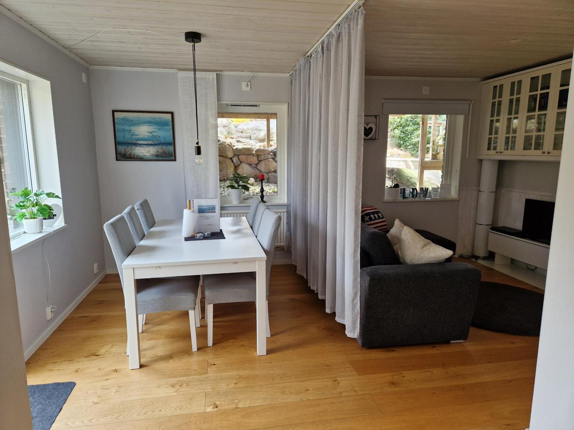 Skaergardsidyll Pa Bjoerkoe Med Gangavstand Till Havet Skarvik Exterior photo